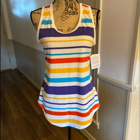 LuLaRoe Tops - NWT Lularoe Tank Tee Lg